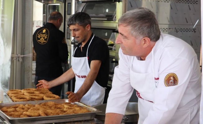 İzmir Alsancak'ta çok tatlı festival