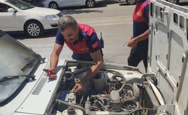 Adıyaman'da park halinde otomobil alev aldı