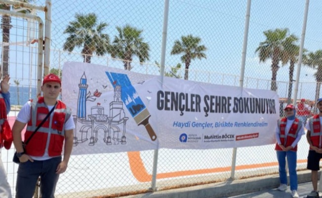 Antalya’da gençler kente renk kattı