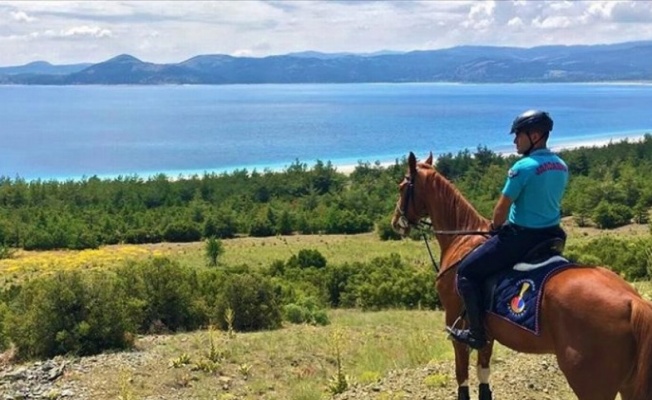 'Atlı Jandarma Timi' Salda devriyesinde