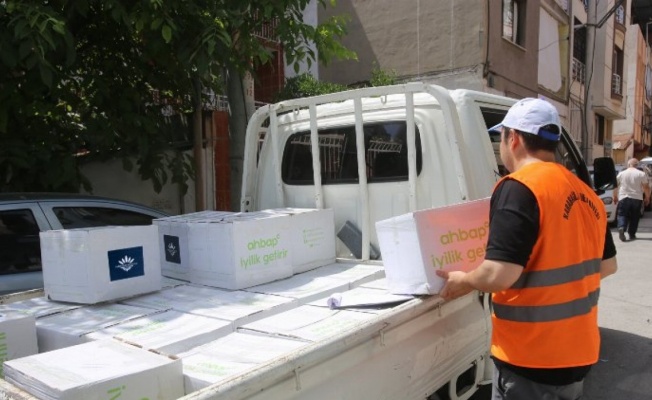 İzmir Karabağlar Belediyesi'nden aralıksız dayanışma