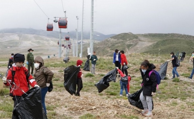 Kayseri Erciyes'te temizlik zamanı