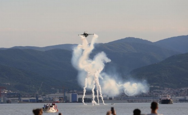 SOLOTÜRK İzmit semalarında nefesleri kesti