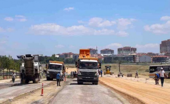 Trafiğe kapatılan yolda yoğun çalışma