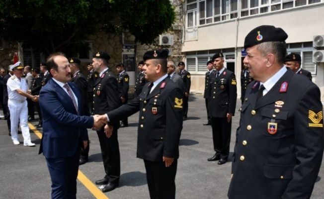 Vali Pehlivan Mehmetçik ile bayramlaştı