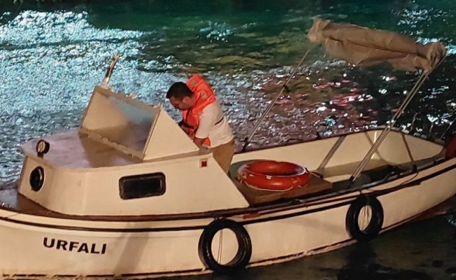 İstanbul'da sürüklenen bir tekne Bebek Koyu'na yanaştırıldı