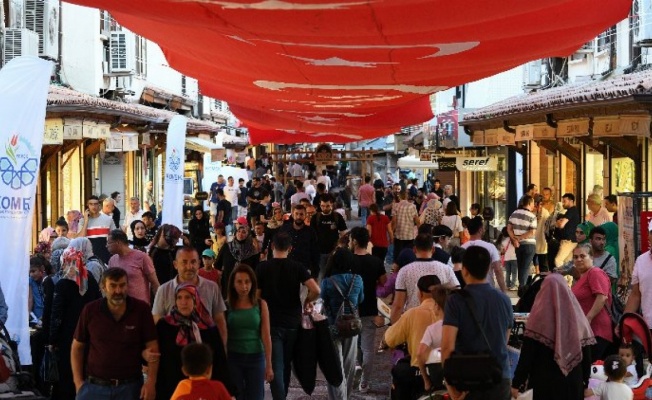 “Tarihi Bedesten Alışveriş Günleri” on binlerce misafiri ağırladı