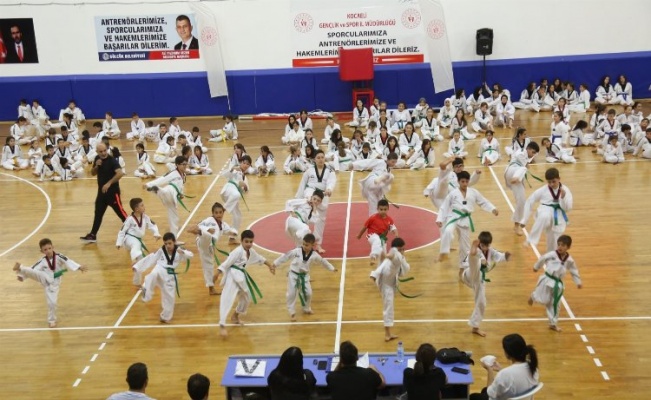 Gölcük'te taekwondo sporcuları kuşak atladı