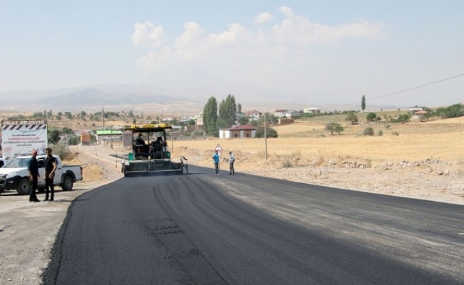 Kayseri Talas Belediyesi'nden Kamber'de asfalt çalışması