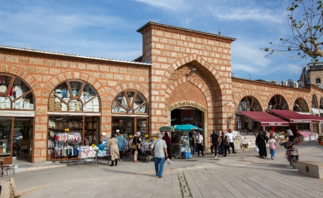 Bursa'da Tarihi Bakırcılar’da vitrin yenileniyor