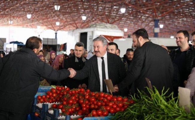 Başkan Palacıoğlu, Yıldırım Beyazıt Pazar Yerinde ilgiyle karşılandı