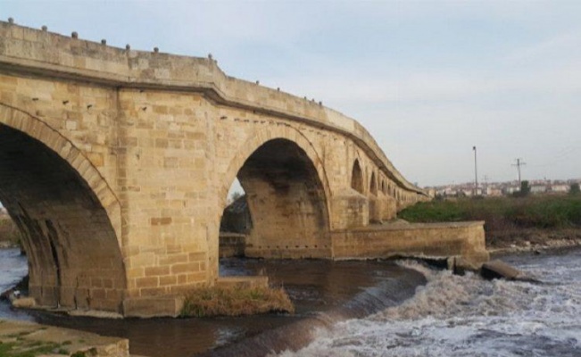 Edirne’nin simgesi tarihi Uzunköprü’de restorasyon çalışması sürüyor…