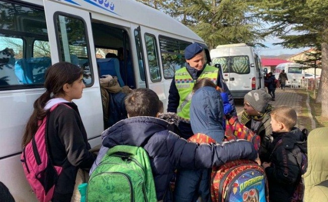 Jandarma okul çevrelerinde kuş uçurtmuyor