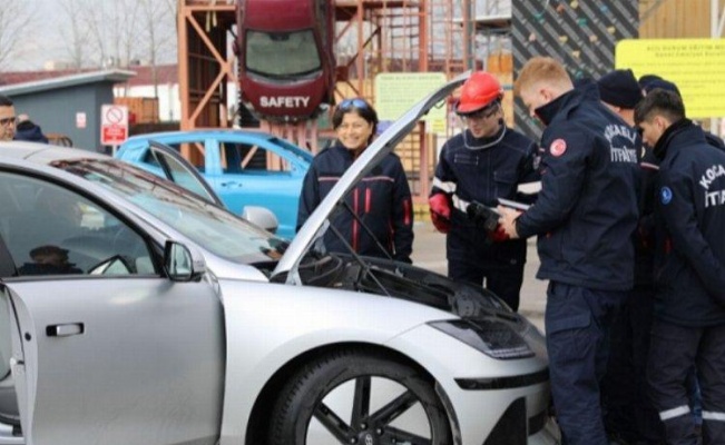 Kocaeli'de elektrikli araç yangınları için eğitim