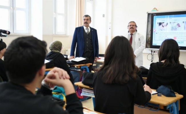 Bakan Tekin'den Burdur eğitimine yakın mercek