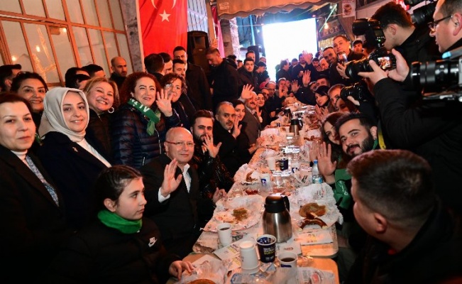 Bursa'da simit ve tahanlılar başkandan, çaylar vekilden