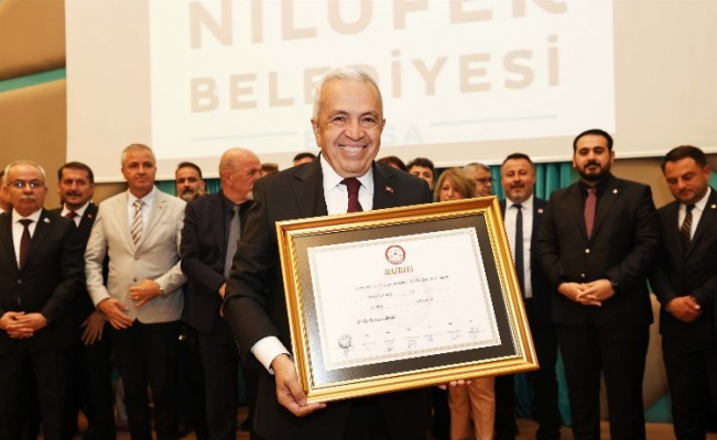Bursa Nilüfer'de Şadi Özdemir mazbatasını aldı
