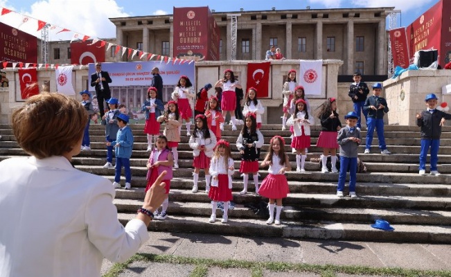 TBMM'de çocuk coşkusu sürüyor