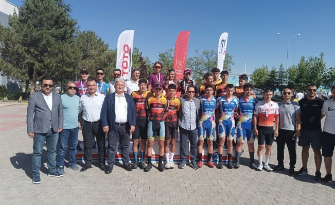 Aksaray'da 300 bisikletçi şampiyonluk için yarıştı