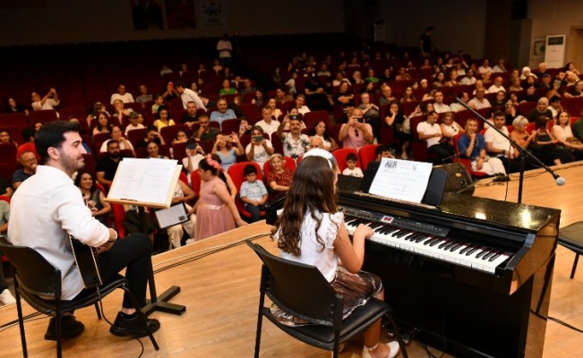 Çiğlili kursiyerlerden müzik ziyafeti