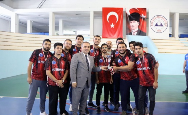 ERÜ 21. Geleneksel Spor Şenliği’nin Ödül Töreni düzenlendi