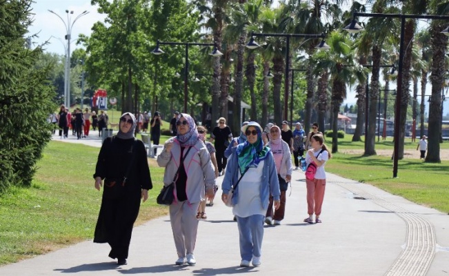 İzmit'te Sağlıklı Yaşam Yürüyüşlerine kadınlardan yoğun ilgi