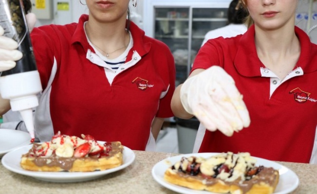 Kocaeli'de 'Beyaz Kalpler'de waffle ile kahve günü