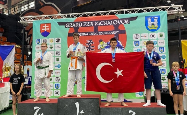 Manisalı Judocular Slovakya'da madalyaları topladı
