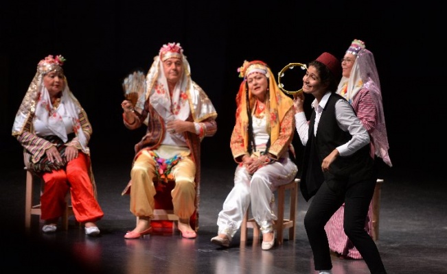 Muratpaşa Belediyesi Tiyatro Topluluğu perde diyor