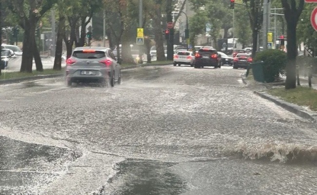 Bursa sağanak yağışa teslim