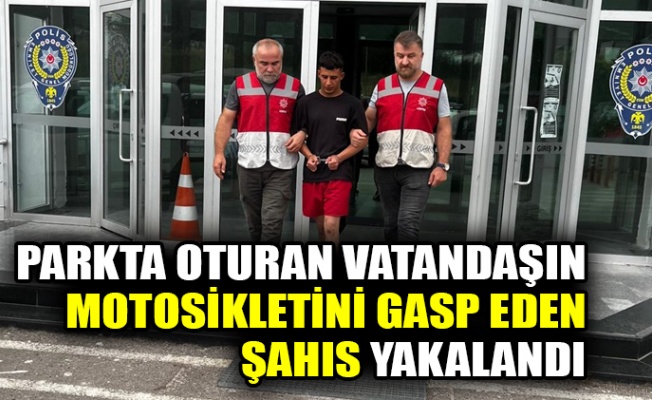 Parkta oturan vatandaşın motosikletini gasp eden şahıs yakalandı