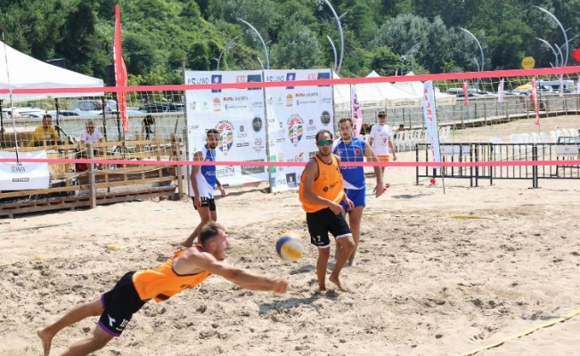 Şile sahili plaj voleybolu ile renklendi