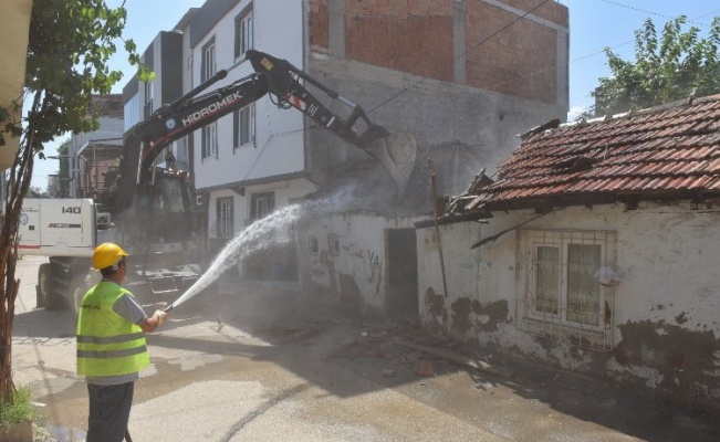 Yıldırım'da metruk  binalara karşı çalışmalar devam ediyor