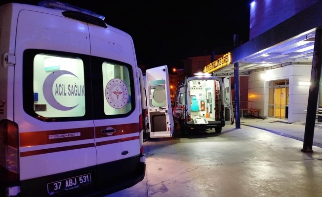 Sinop'ta ağaca çarpan otomobildeki 2 kişi öldü, 2 kişi yaralandı