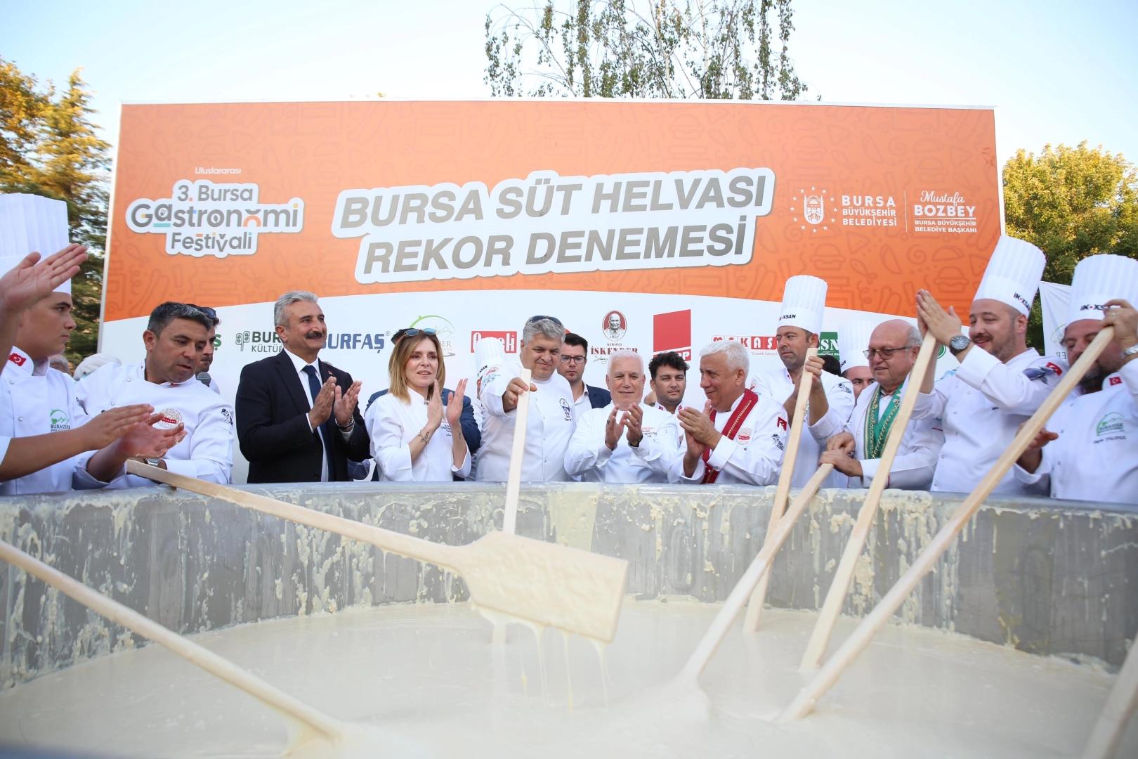 Gastronomi Festivali’nde ‘Bursa süt helvası’ rekor denemesi