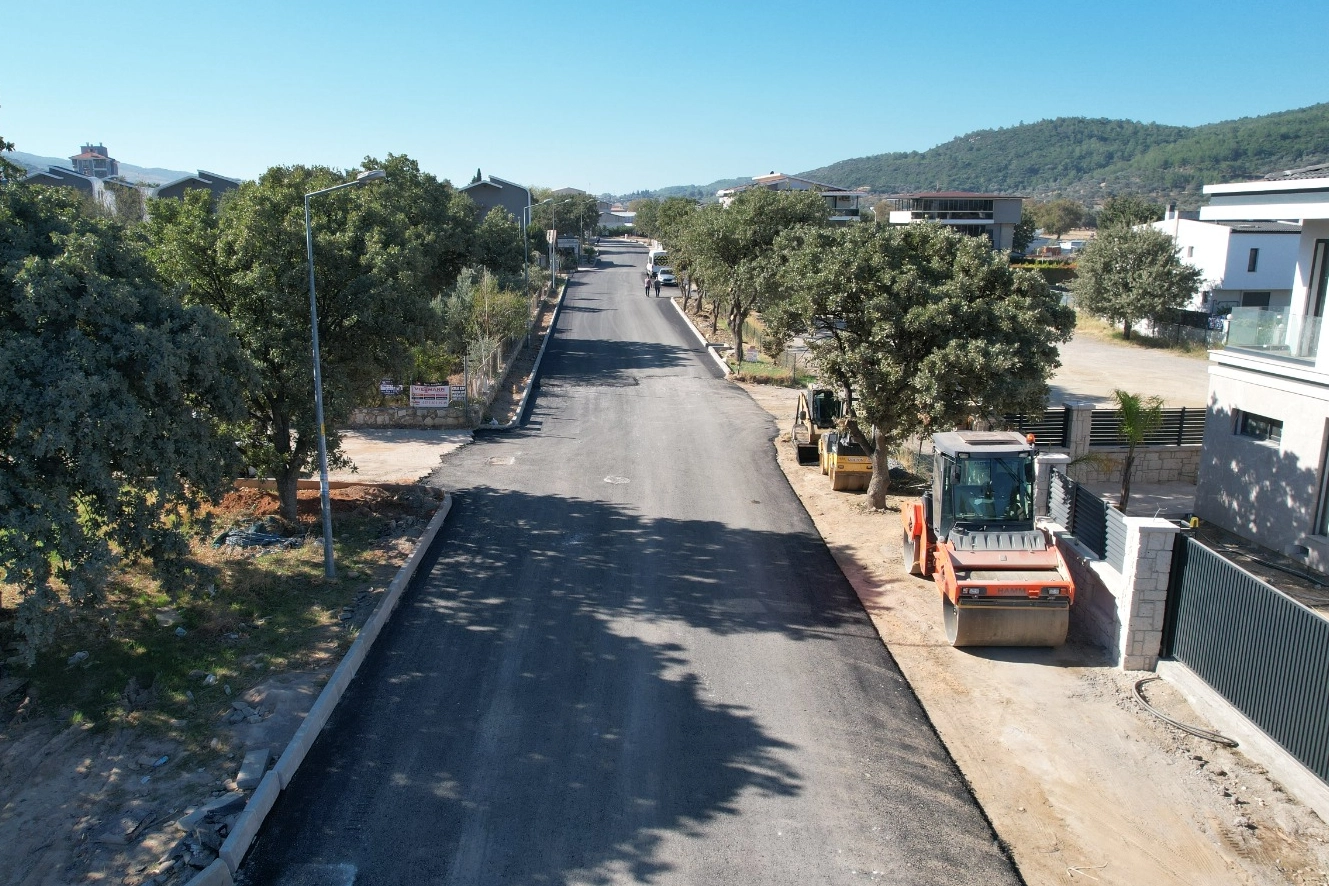 İzmir Güzelbahçe'de asfalt hamlesi