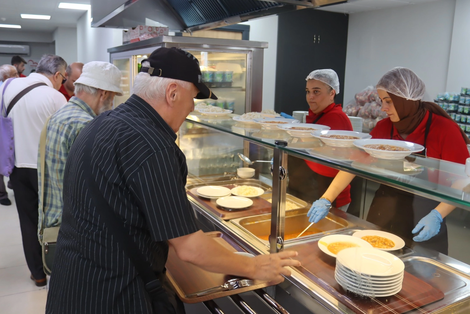 İzmit'te 'Paşa Kent Lokantası' büyük beğeni topladı