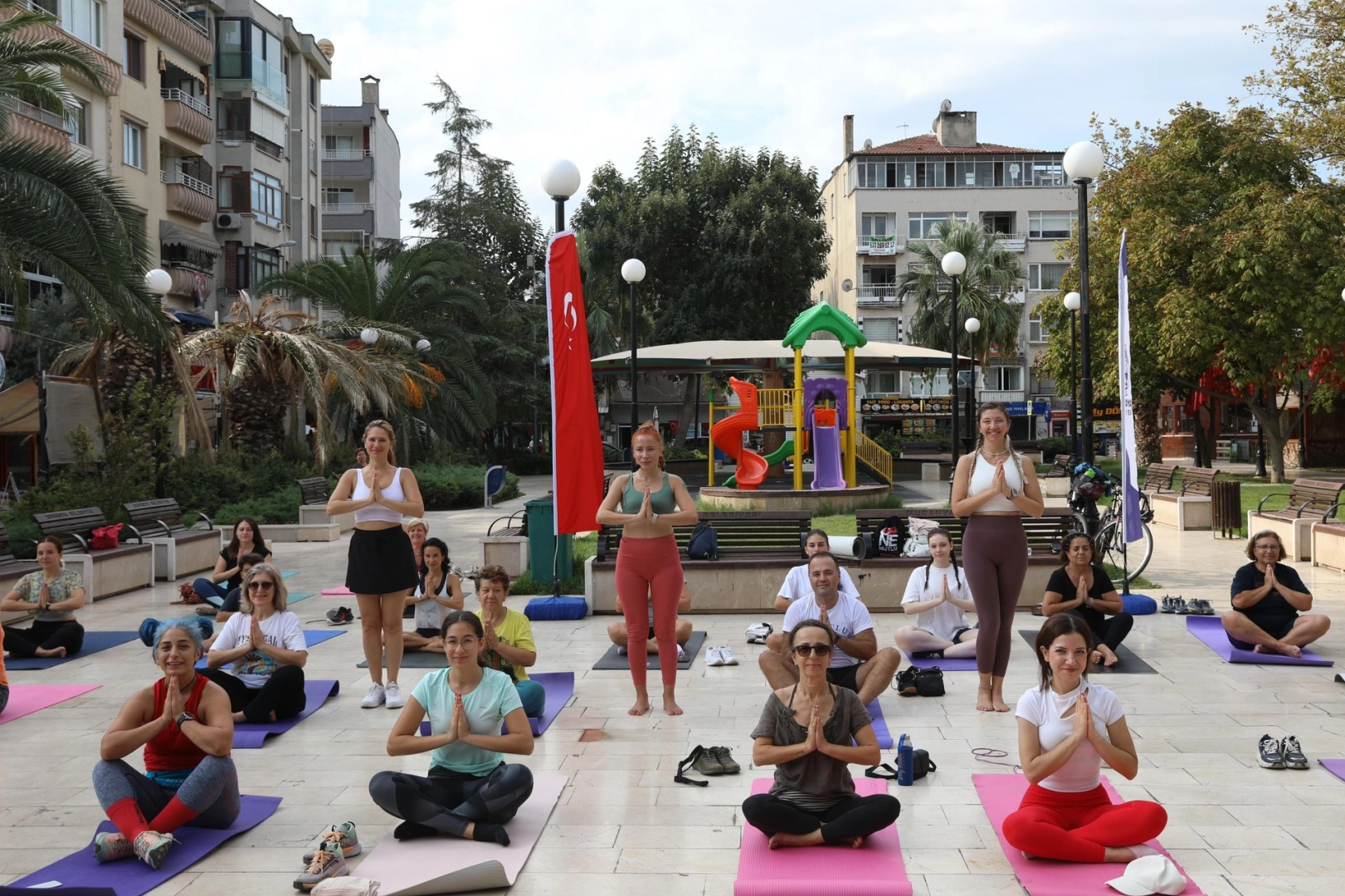 Mudanya Güzelyalı'da yoga ile güne başlandı