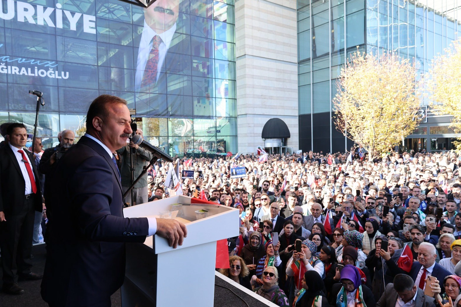 158. parti oldu... Anahtar Parti'den ilk mesajları verdi