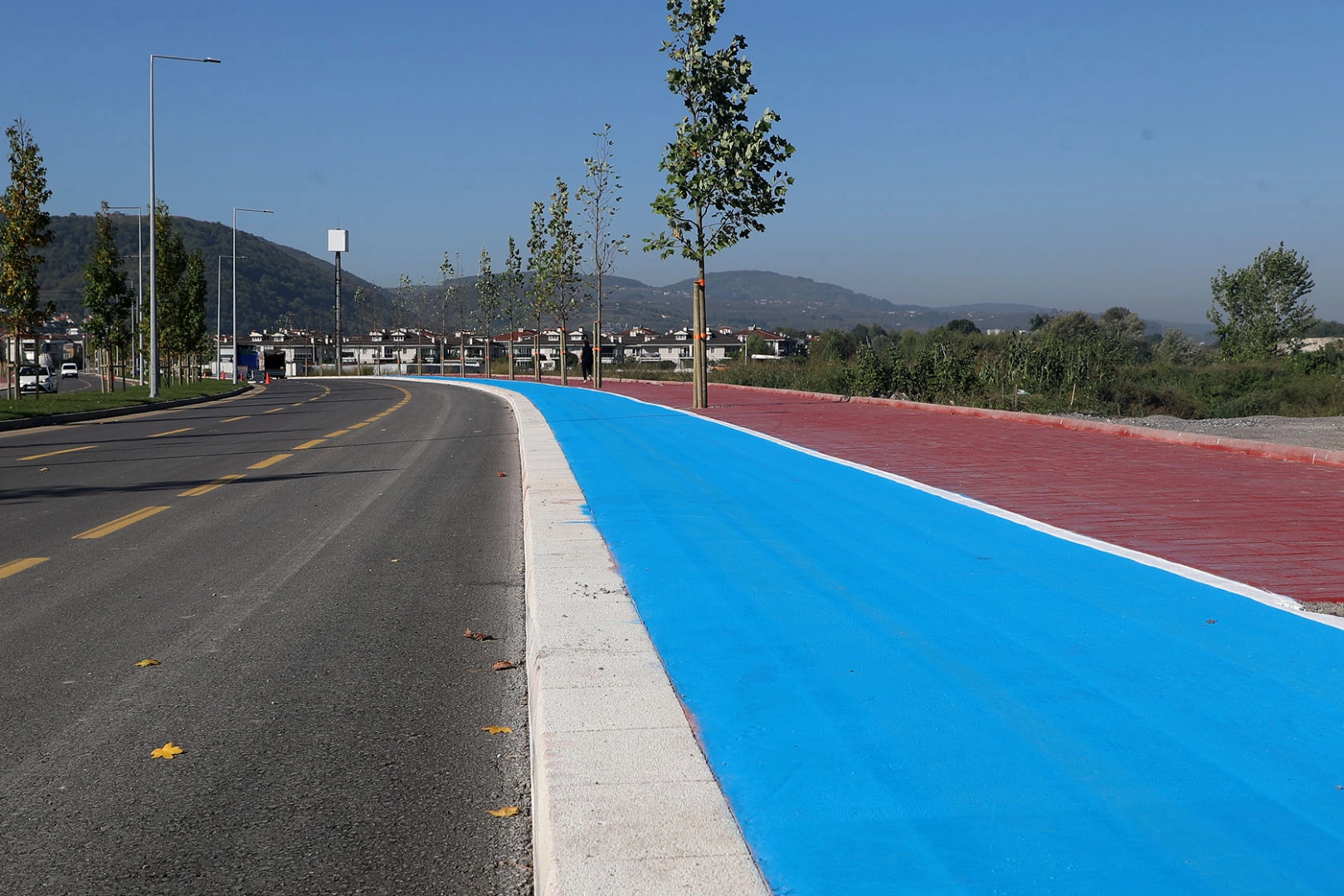 Sakarya yeni arterde bisiklet yolu da tamamlandı