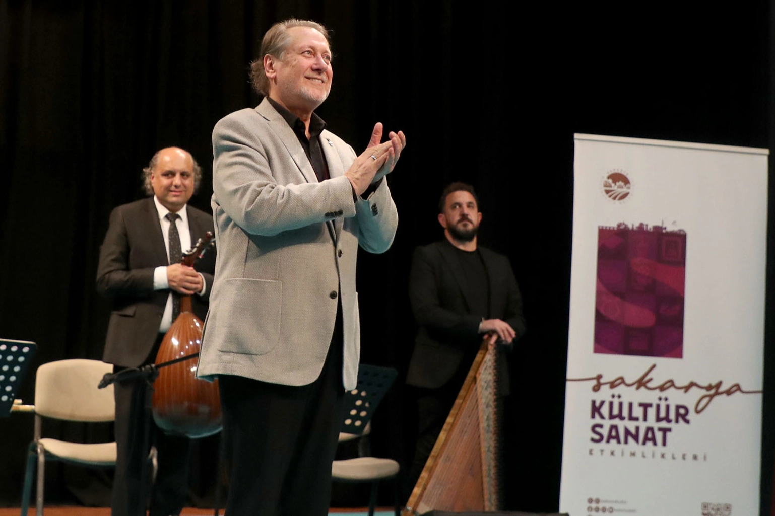 Ahmet Özhan Sakarya’da sanatseverlerle buluştu