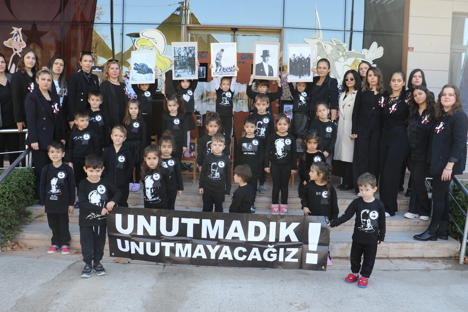 Manisa'da minikler Ata'sını özlemle andı