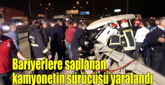  Bariyerlere saplanan kamyonetin sürücüsü yaralandı