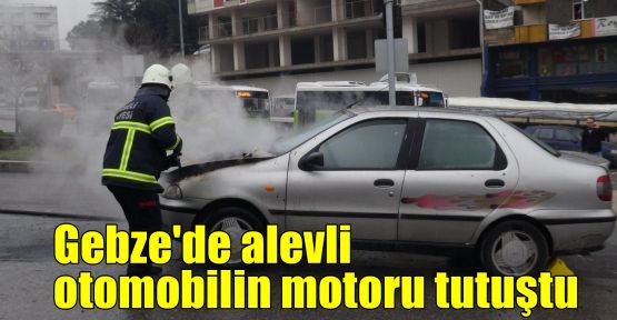 Gebze'de alevli otomobilin motoru tutuştu