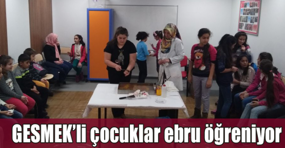 GESMEK’li çocuklar ebru öğreniyor