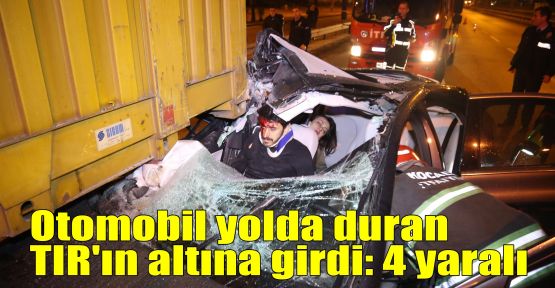 Otomobil yolda duran TIR'ın altına girdi: 4 yaralı