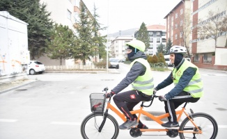 Engelliler tandem bisikletle 35 kilometre pedal çevirdi