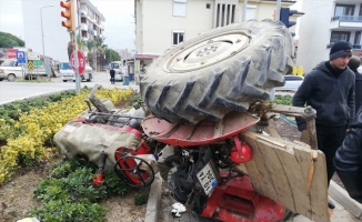 Gömeç'te traktörle kamyon çarpıştı: 1 yaralı