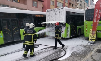 Kocaeli'de yangın çıkan halk otobüsünde hasar oluştu