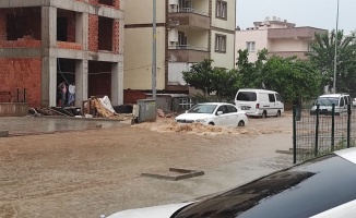 Bursa'da şiddetli yağış etkili oldu